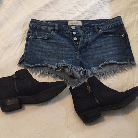 Free People Pants - Free People We The Free cut off jean shorts. Sz 26